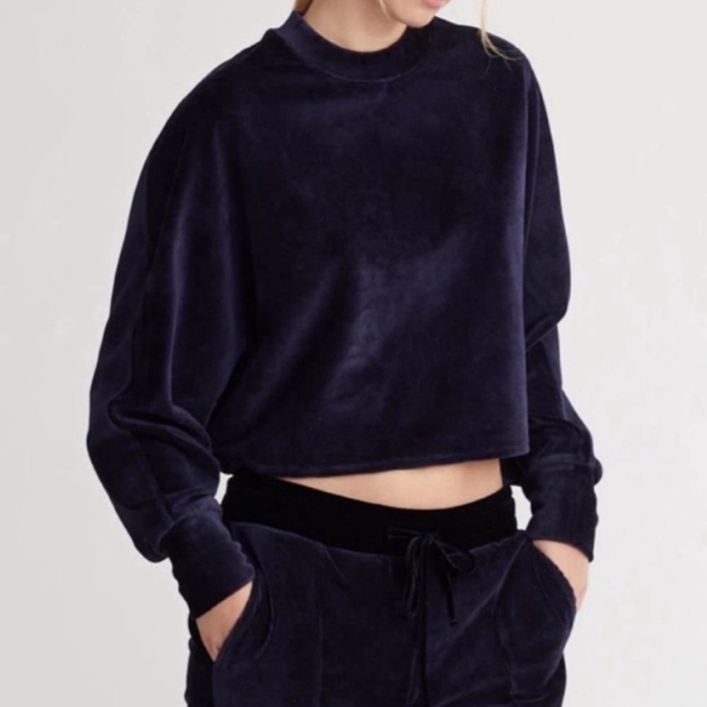 NYLORA Navy Velour Cropped Pullover Sweater Sweatshirt SMALL